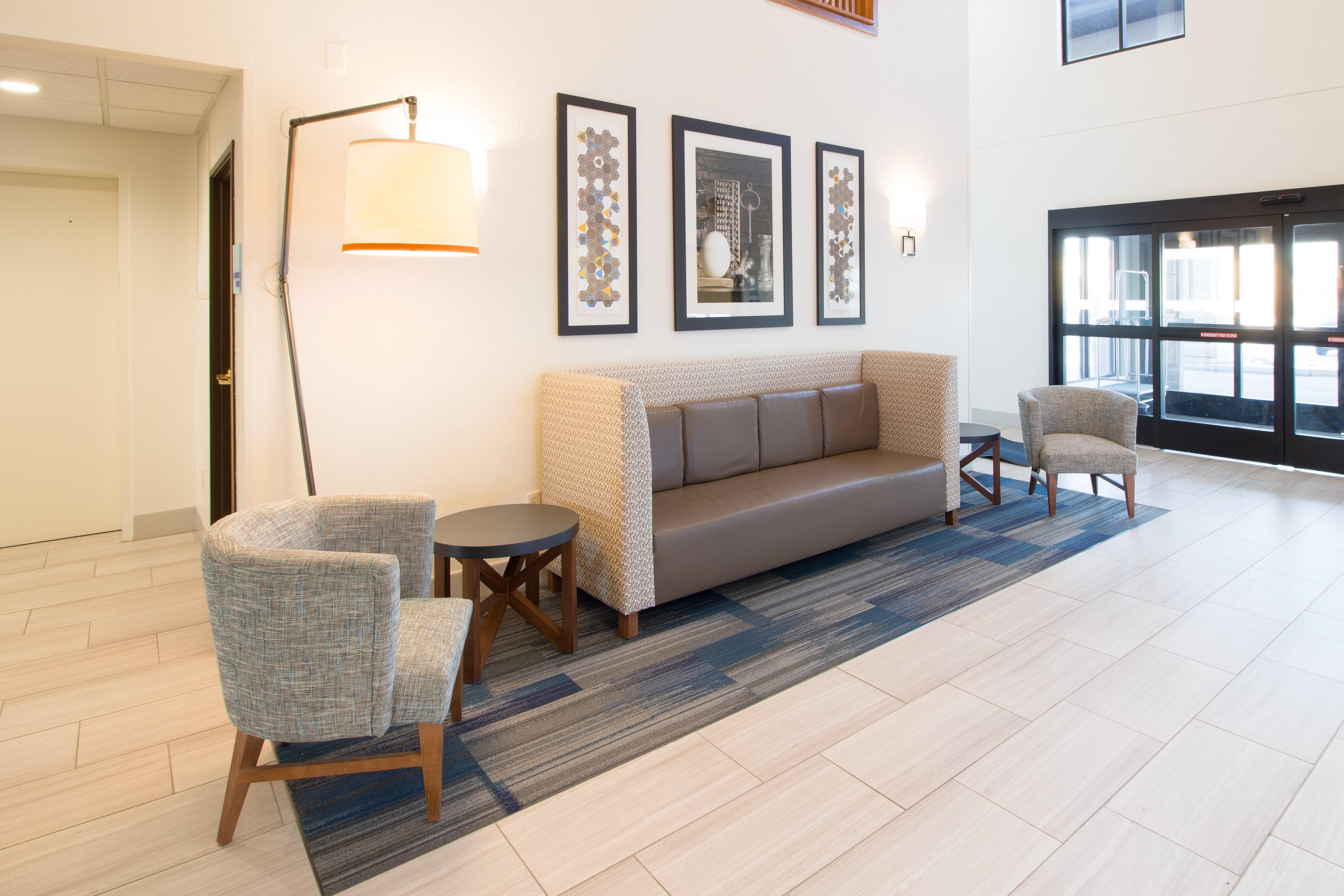 Holiday Inn Express & Suites - Worthington By Ihg Exteriér fotografie